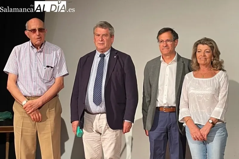 La familia de José Flores recogía la Encina de Oro póstuma a José Flores