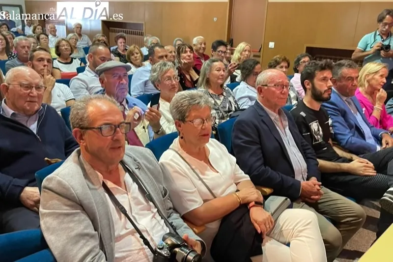 La familia de José Flores recogía la Encina de Oro póstuma a José Flores