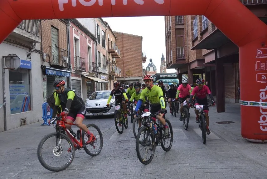 La Plaza de España acogía la VIII Quedada BTT Ciudad de Peñaranda