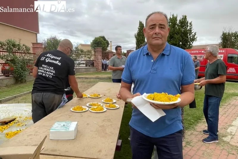 El parque municipal de Macotera acogía una gran paellada popular