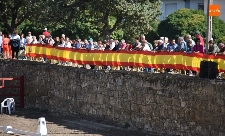 Foto 9 - Notable participaci&oacute;n en las cl&aacute;sicas rutas a caballo de la Feria