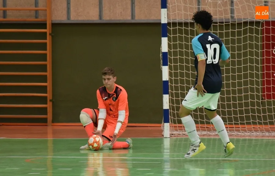 Foto 3 - Tierno Galv&aacute;n impone su superioridad ante un m&aacute;s que combativo III Juvenil