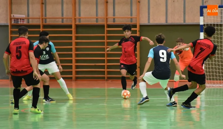 Foto 4 - Tierno Galv&aacute;n impone su superioridad ante un m&aacute;s que combativo III Juvenil