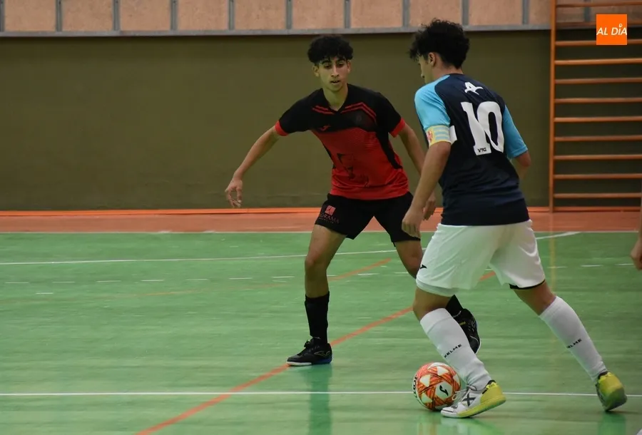 Foto 5 - Tierno Galv&aacute;n impone su superioridad ante un m&aacute;s que combativo III Juvenil