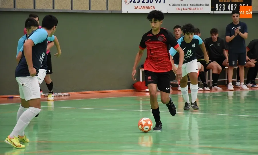 Foto 10 - Tierno Galv&aacute;n impone su superioridad ante un m&aacute;s que combativo III Juvenil