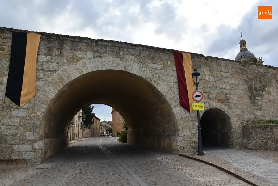 Foto 7 - El centro hist&oacute;rico suma una nueva &lsquo;puerta&rsquo; dentro de su engalanamiento para la Feria Medieval