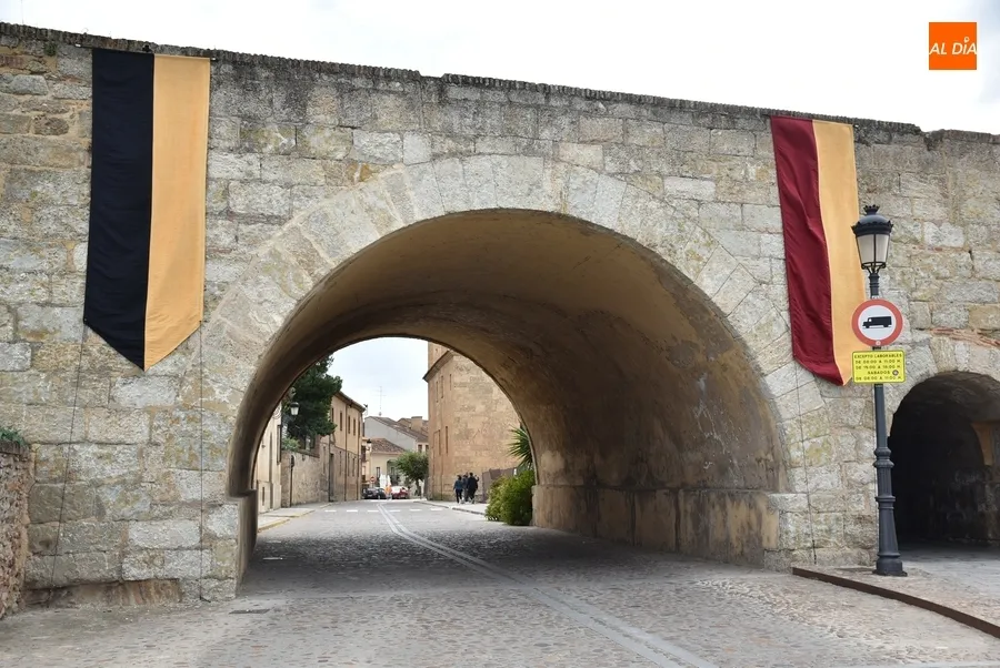 Foto 6 - El centro hist&oacute;rico suma una nueva &lsquo;puerta&rsquo; dentro de su engalanamiento para la Feria Medieval