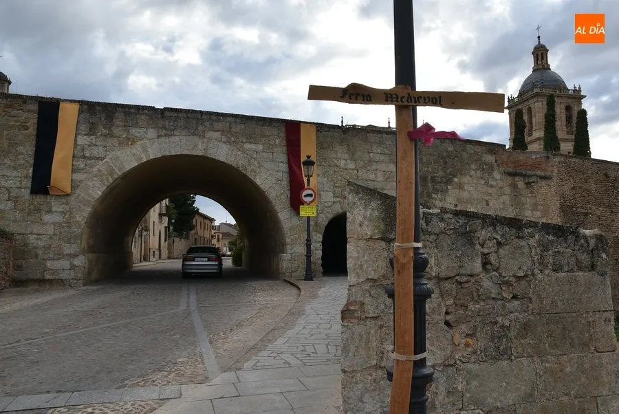 Foto 5 - El centro hist&oacute;rico suma una nueva &lsquo;puerta&rsquo; dentro de su engalanamiento para la Feria Medieval