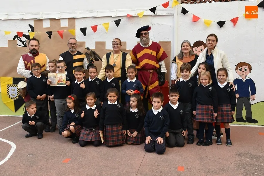 Foto 8 - Integrantes de Rodericus difunden la Feria Medieval en los centros educativos