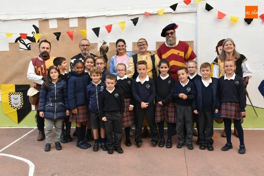 Foto 9 - Integrantes de Rodericus difunden la Feria Medieval en los centros educativos