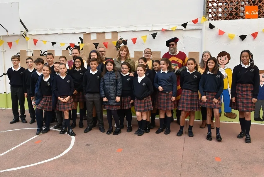 Foto 11 - Integrantes de Rodericus difunden la Feria Medieval en los centros educativos