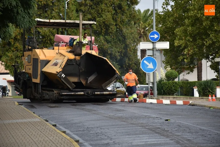 Foto 6 - En marcha el reasfaltado de la Avenida Conde de Fox&aacute;
