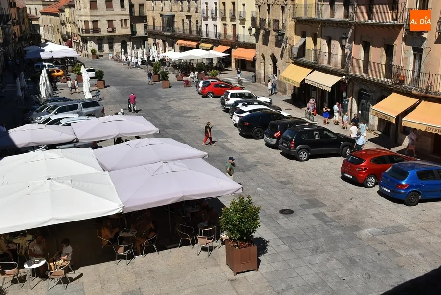 Foto 2 - Los veh&iacute;culos regresan de lleno a la Plaza Mayor mirobrigense