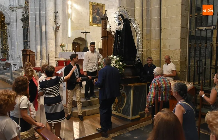 Foto 5 - La Cofrad&iacute;a de La Soledad conmemora los Dolores de la Virgen procesionando por la Catedral