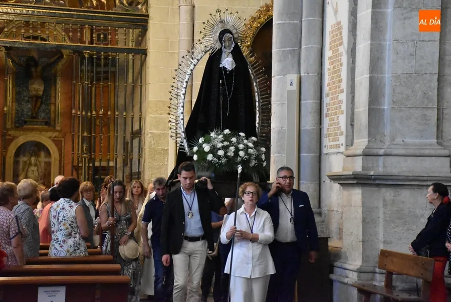 Foto 8 - La Cofrad&iacute;a de La Soledad conmemora los Dolores de la Virgen procesionando por la Catedral