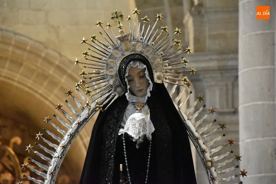 Foto 9 - La Cofrad&iacute;a de La Soledad conmemora los Dolores de la Virgen procesionando por la Catedral