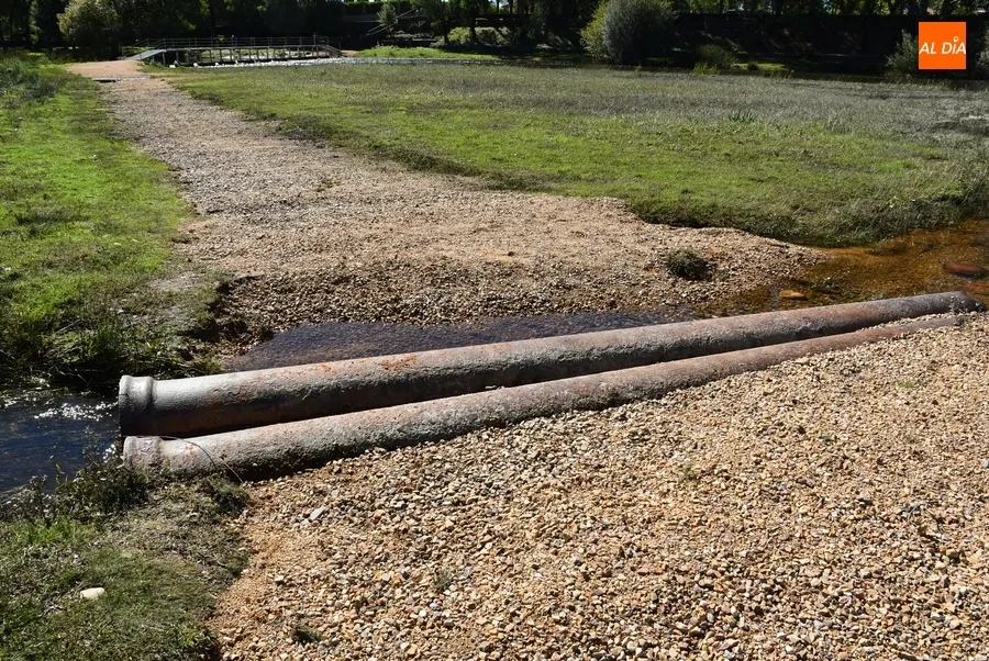 Foto 5 - El mayor caudal del &Aacute;gueda prolonga unos d&iacute;as la estancia de la pasarela