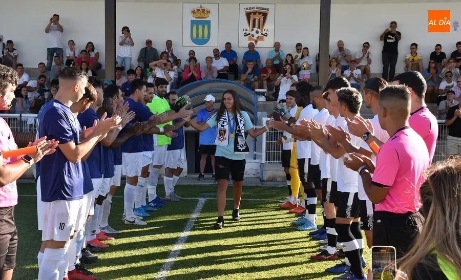 Foto 2 - Carmen &Aacute;lvarez S&aacute;nchez recibe el cari&ntilde;o del Francisco Mateos