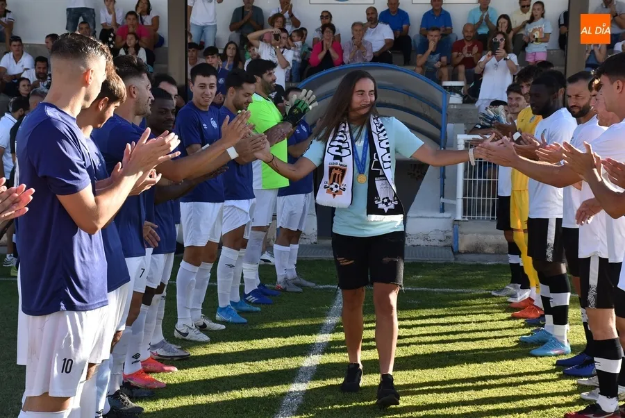 Foto 3 - Carmen &Aacute;lvarez S&aacute;nchez recibe el cari&ntilde;o del Francisco Mateos