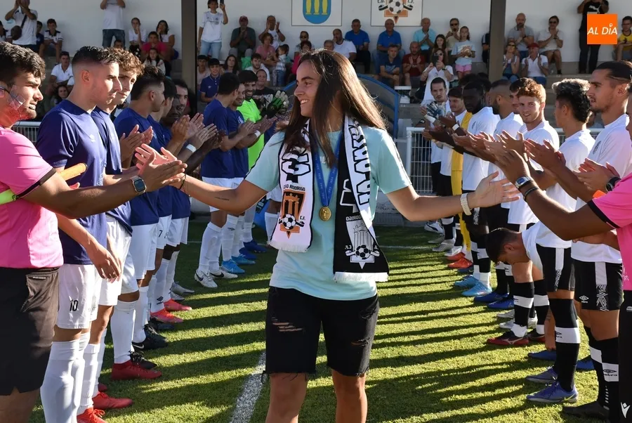 Foto 4 - Carmen &Aacute;lvarez S&aacute;nchez recibe el cari&ntilde;o del Francisco Mateos