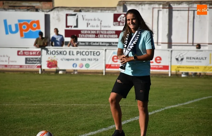 Foto 5 - Carmen &Aacute;lvarez S&aacute;nchez recibe el cari&ntilde;o del Francisco Mateos