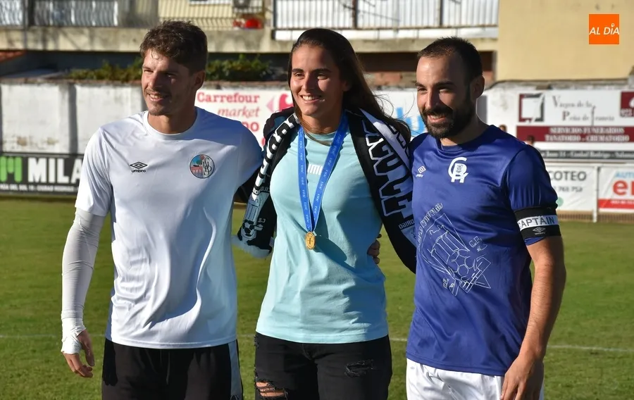 Foto 8 - Carmen &Aacute;lvarez S&aacute;nchez recibe el cari&ntilde;o del Francisco Mateos
