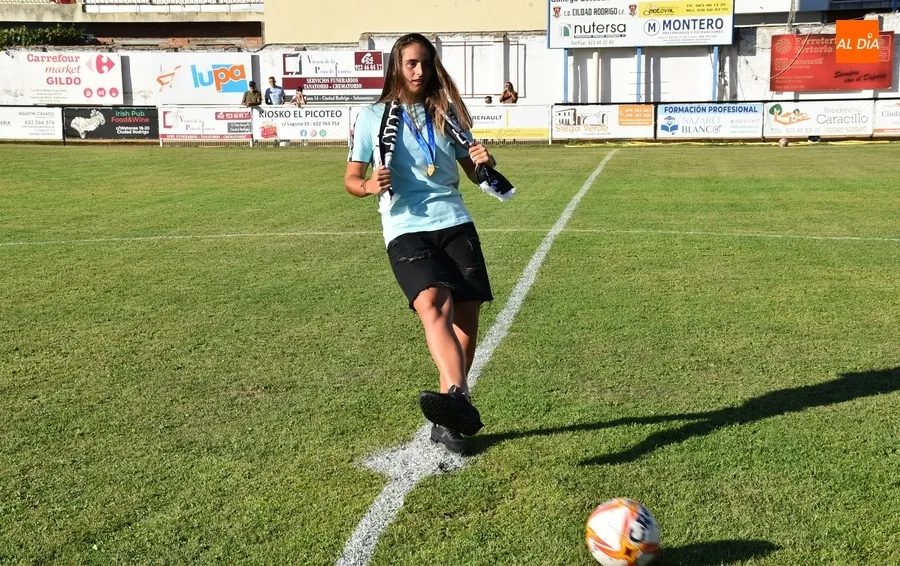 Foto 9 - Carmen &Aacute;lvarez S&aacute;nchez recibe el cari&ntilde;o del Francisco Mateos