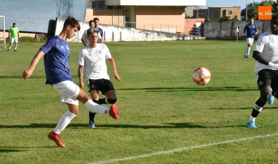Foto 8 - El Ciudad Rodrigo encaja una enga&ntilde;osa manita ante el Salamanca CF UDS tras 70&rsquo; de igualdad