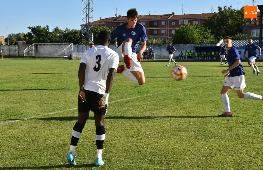 Foto 9 - El Ciudad Rodrigo encaja una enga&ntilde;osa manita ante el Salamanca CF UDS tras 70&rsquo; de igualdad