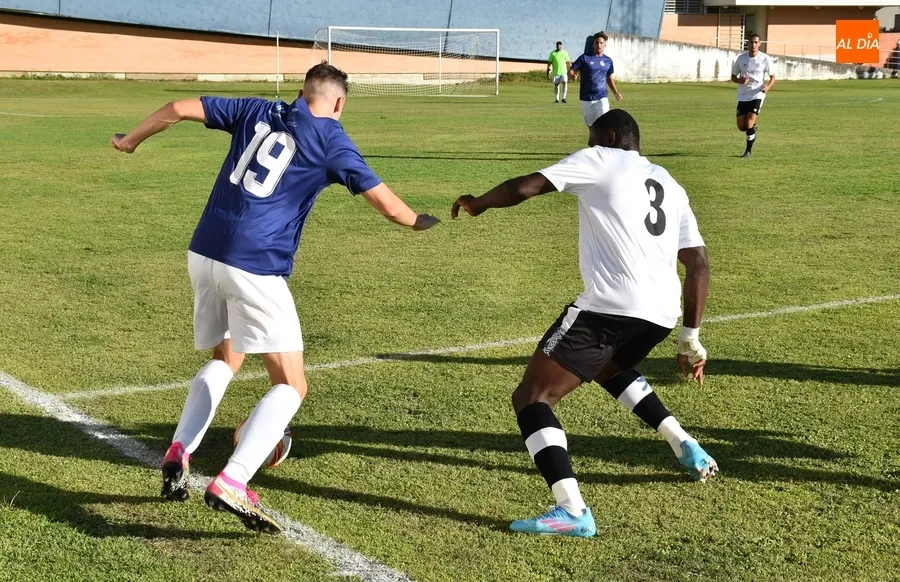 Foto 10 - El Ciudad Rodrigo encaja una enga&ntilde;osa manita ante el Salamanca CF UDS tras 70&rsquo; de igualdad
