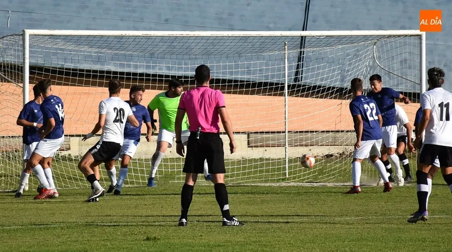 Foto 11 - El Ciudad Rodrigo encaja una enga&ntilde;osa manita ante el Salamanca CF UDS tras 70&rsquo; de igualdad