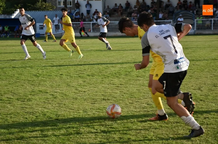 Foto 4 - El Ciudad Rodrigo suma su primera victoria del curso con un inesperado 4-1