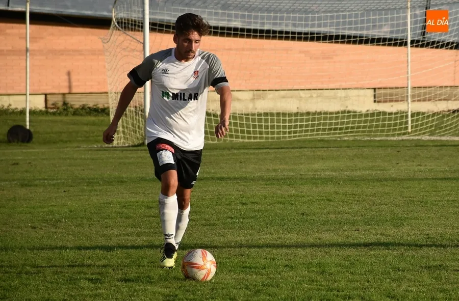 Foto 7 - El Ciudad Rodrigo suma su primera victoria del curso con un inesperado 4-1