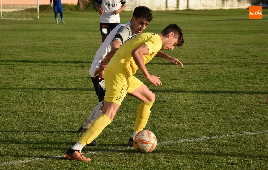 Foto 8 - El Ciudad Rodrigo suma su primera victoria del curso con un inesperado 4-1
