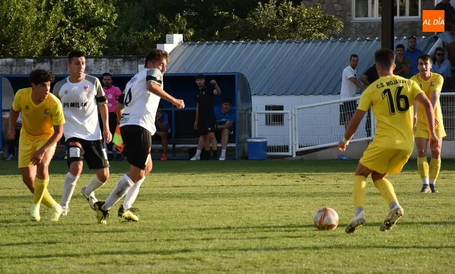 Foto 10 - El Ciudad Rodrigo suma su primera victoria del curso con un inesperado 4-1