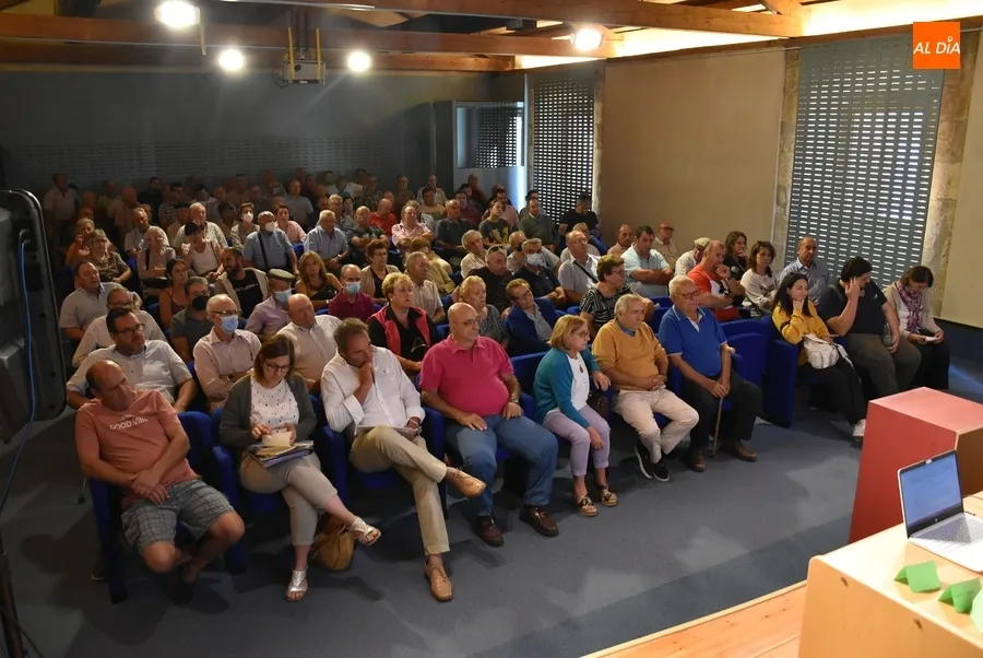Foto 5 - Bronca reuni&oacute;n de los regantes de la Margen Izquierda, cuyo futuro inmediato queda en el aire
