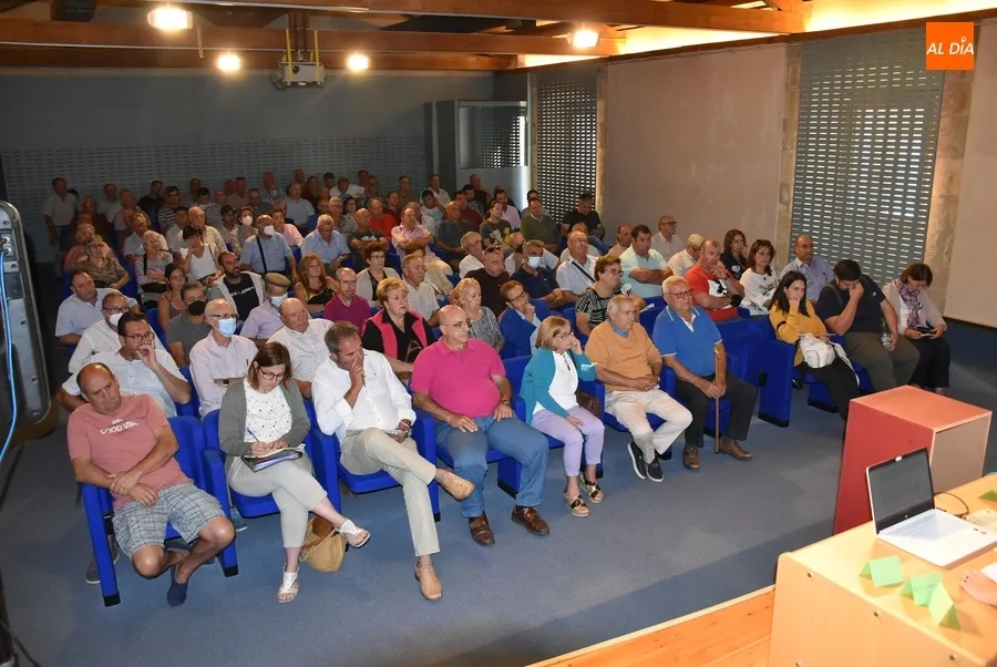 Foto 6 - Bronca reuni&oacute;n de los regantes de la Margen Izquierda, cuyo futuro inmediato queda en el aire