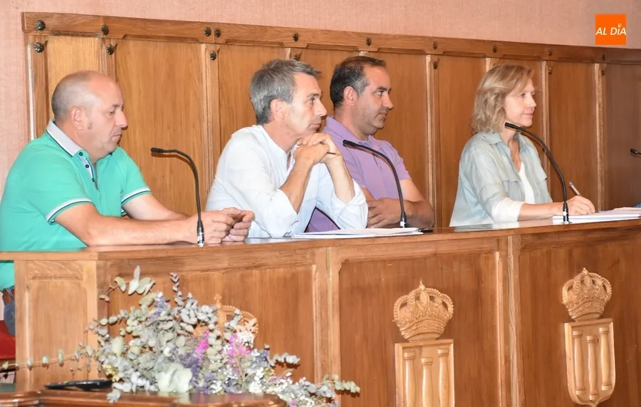 Foto 4 - Su&aacute;rez-Qui&ntilde;ones presenta un Plan a 10 a&ntilde;os de restauraci&oacute;n medioambiental a los municipios afectados