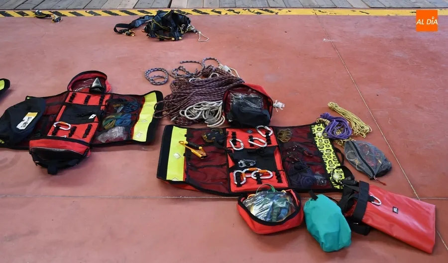 Foto 11 - Los Bomberos mirobrigenses se forman en rescates en altura