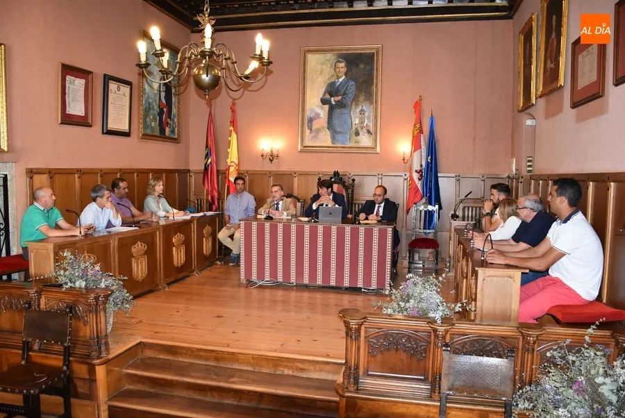 Foto 2 - Su&aacute;rez-Qui&ntilde;ones presenta un Plan a 10 a&ntilde;os de restauraci&oacute;n medioambiental a los municipios afectados