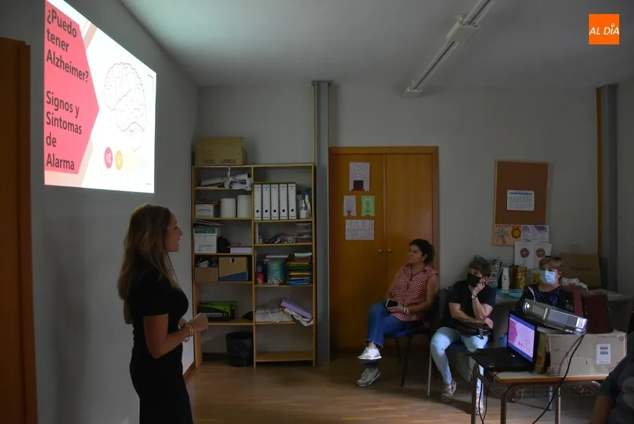 Foto 3 - Patricia M&eacute;ndez imparte una sesi&oacute;n sobre los s&iacute;ntomas del Alzheimer