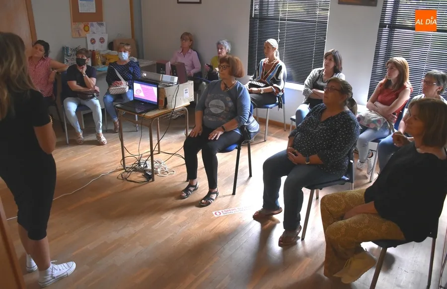 Foto 2 - Patricia M&eacute;ndez imparte una sesi&oacute;n sobre los s&iacute;ntomas del Alzheimer