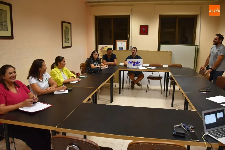 Foto 3 - Una decena de comerciantes se forma de la mano de Afecir en el uso de herramientas audiovisuales