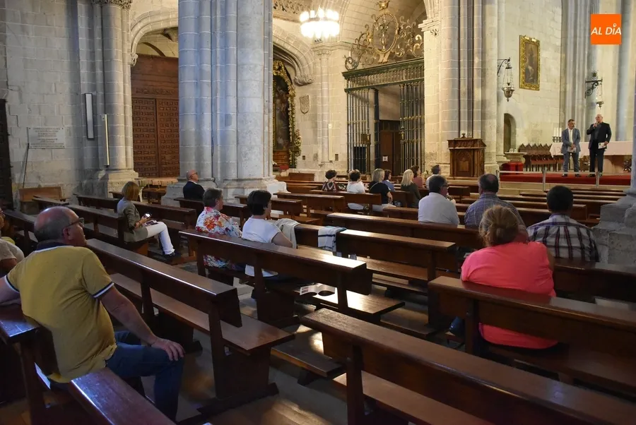 Foto 4 - Mir&oacute;briga da la bienvenida con m&uacute;sica a los participantes en la Asamblea de la CECEL