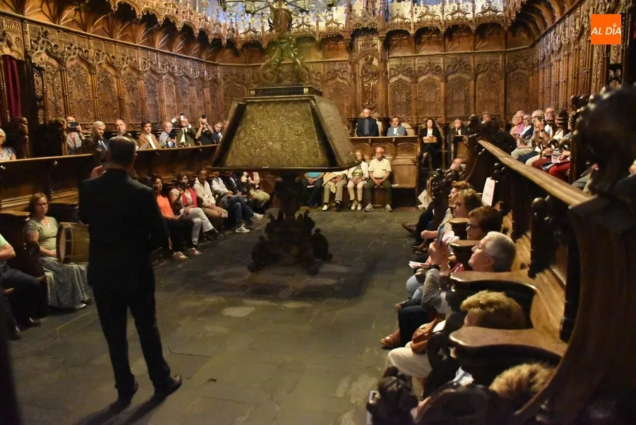 Foto 8 - Mir&oacute;briga da la bienvenida con m&uacute;sica a los participantes en la Asamblea de la CECEL