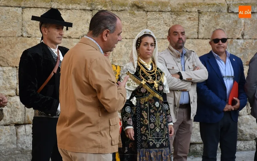 Foto 6 - Los participantes en la Asamblea de la CECEL se empapan del folclore y el patrimonio mirobrigense
