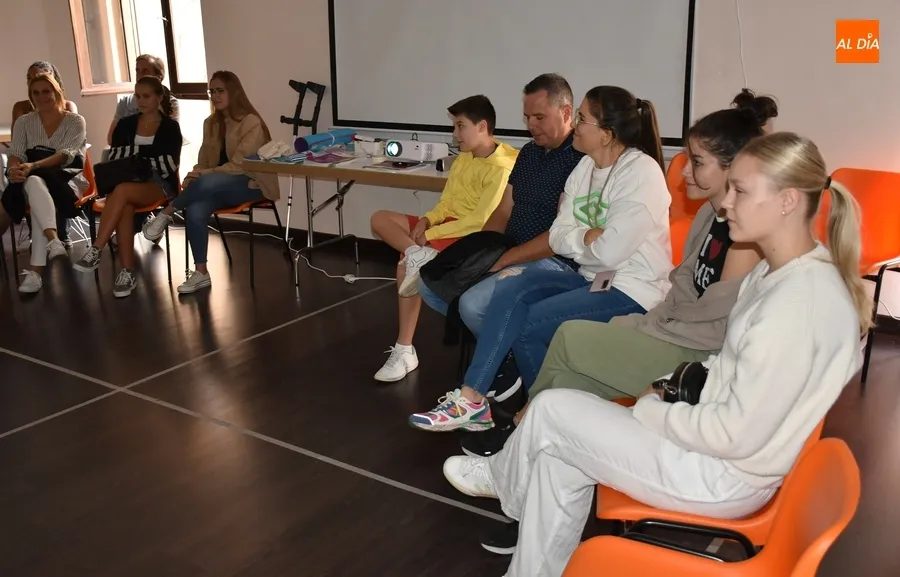 Foto 6 - AFS re&uacute;ne a las j&oacute;venes y sus familias que est&aacute;n bajo su tutela este curso