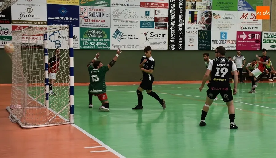 Foto 2 - Se le escapa al III Senior a 15&rdquo; para el final la victoria en su amistoso ante el River Zamora