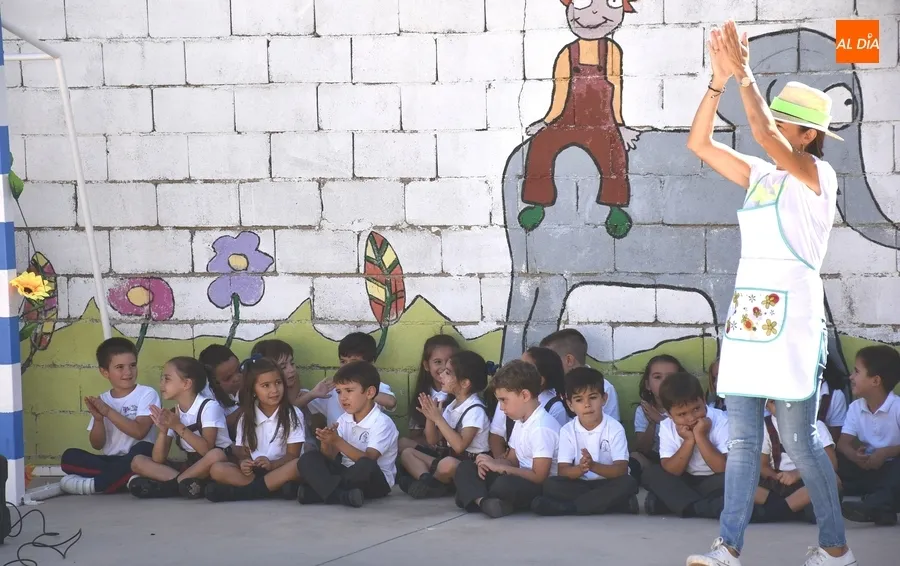 Foto 4 - Misioneras-Santa Teresa planta literalmente las semillas del curso 2022/2023