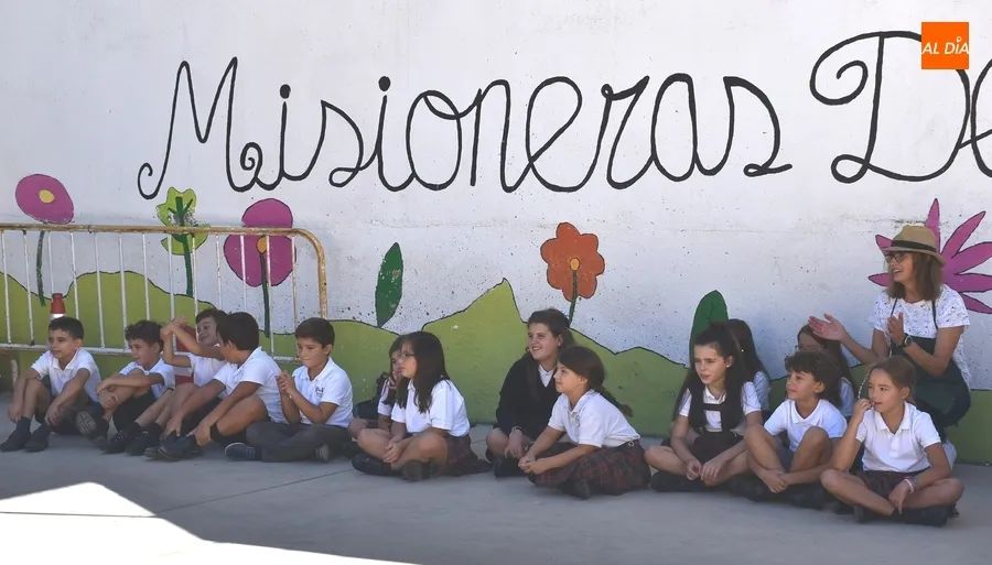 Foto 6 - Misioneras-Santa Teresa planta literalmente las semillas del curso 2022/2023